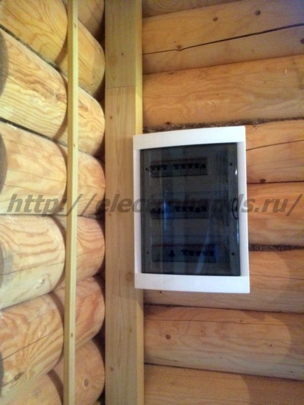 Монтаж электрики в деревянном доме на http://electrohands.ru/